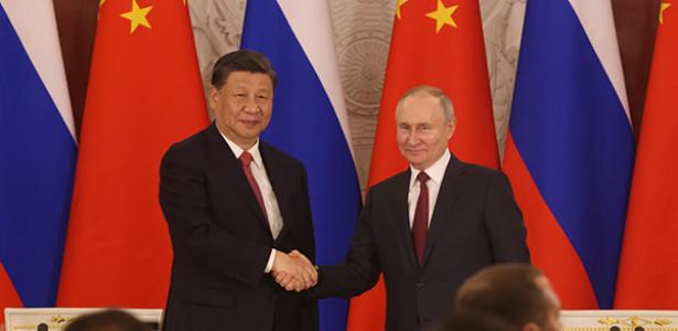GET-Xi Putin shake hands-1248971417